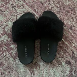 Steve Madden sandals fits size 9.5 and 10